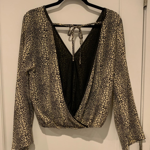 Animal Print Tie Back Open Back Long Sleeve Shirt, Size M - Picture 2 of 3